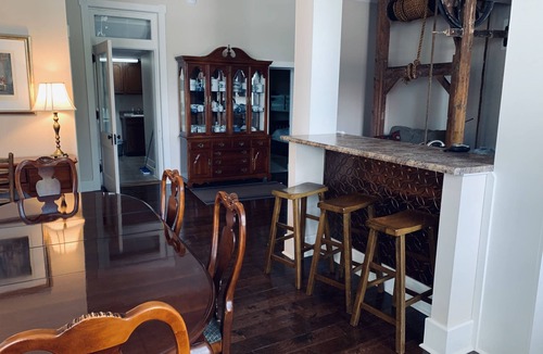 Petersburg Apartment | Large family lodging in a quaint town. Great for large groups or gatherings.