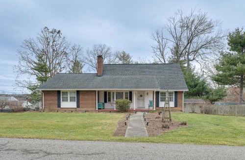 Christiansburg House | Large Home w/Deck & Grill ~ 9 Mi to Virginia Tech