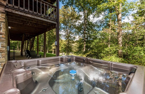 Nashville Cabin | Large Log Cabin | Hot Tub, Game Room & Near Nashville 5BR, 3BA
