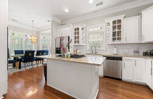Church Street House | Large Lux Modern Home – Downtown, Aquarium, Zoo, Mountain & Stadiums Sleep 10