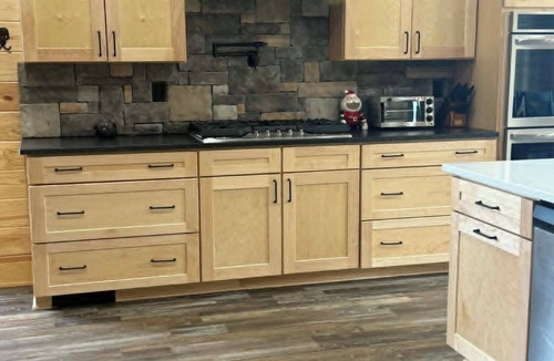 Talking Rock Cabin | Large Luxury Cabin Hot Tub, Fireplaces, Game Room, & Views.