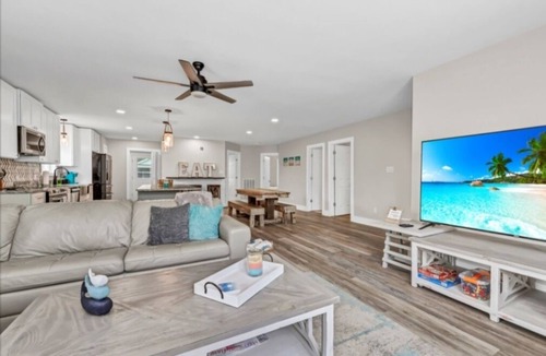 Tranquil Harbour House | Large newly renovated family home. Sleeps 15. Walking distance to everything.