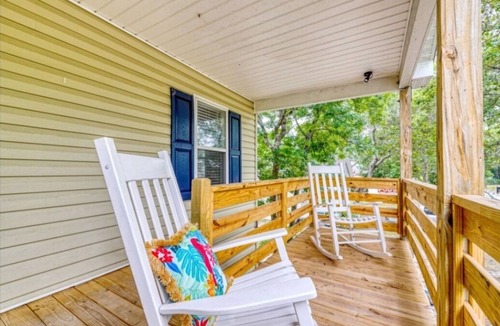 Tranquil Harbour House | Large newly renovated family home. Sleeps 15. Walking distance to everything.