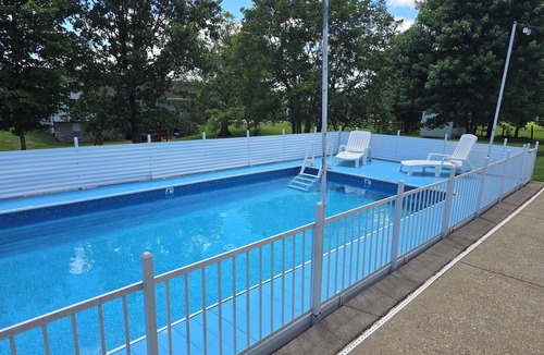 Shepherdsville House | Large Private Home close to Bourbon Trail!/POOL/Free Firewood/Parks/Close to I65