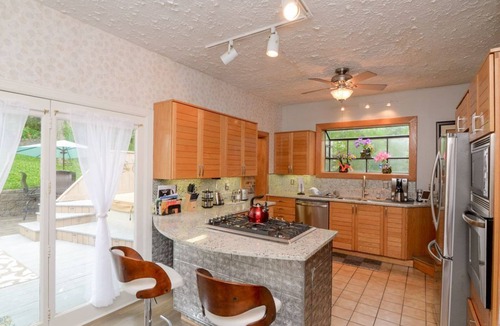 Hillsboro West End House | LAST-MINUTE OPENING & SPECIAL DISCOUNT! Near Downtown & Vandy. Gazebo/Spa.