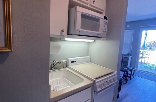 North Shore Condo | LAST MINUTE VACATION? JULY 20-JULY 22. LOW RATES.