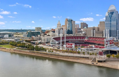 Downtown Cincinnati Condo | Lavish Best Central Location with Unmatched Amenities - 842