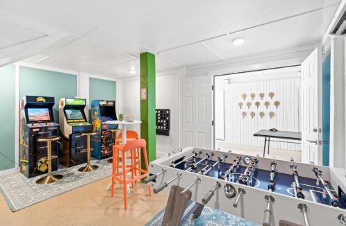 Oak Island House | LayLow Oceanview House , Hot Tub, Arcade & Golf