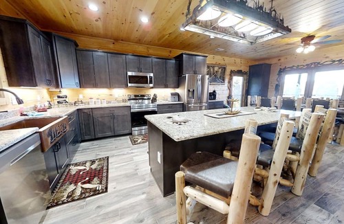 Walland Cabin | Lazy Bear Lodge (5-Bedroom Cabin) with Pool and Mountain in Walland, Tennessee