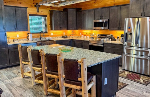 Walland Cabin | Lazy Bear Lodge | Luxurious, Hot Tub, Theater Room & Expansive Decks