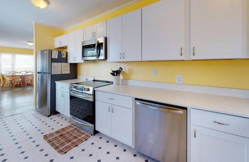 North Carolina Coast Cottage | Lewis Cottage- Oceanfront 3 bedroom vacation rental with a private walkway to the beach.