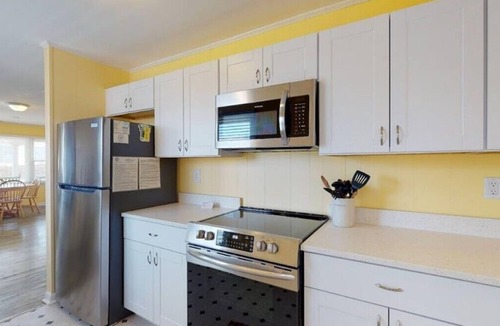 North Carolina Coast Cottage | Lewis Cottage- Oceanfront 3 bedroom vacation rental with a private walkway to the beach.