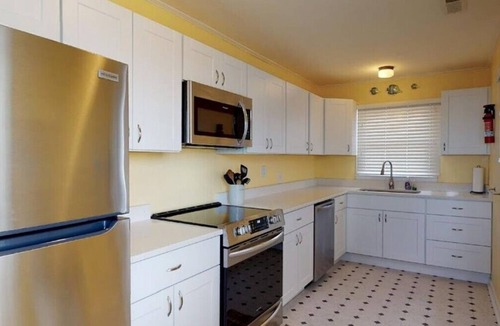 North Carolina Coast Cottage | Lewis Cottage- Oceanfront 3 bedroom vacation rental with a private walkway to the beach.