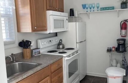 Morehead City House | Lighthouse Cottage DOG FRIENDLY -Historic District