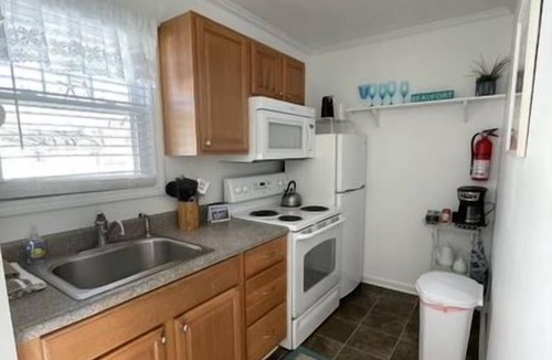 Morehead City House | Lighthouse Cottage DOG FRIENDLY -Historic District