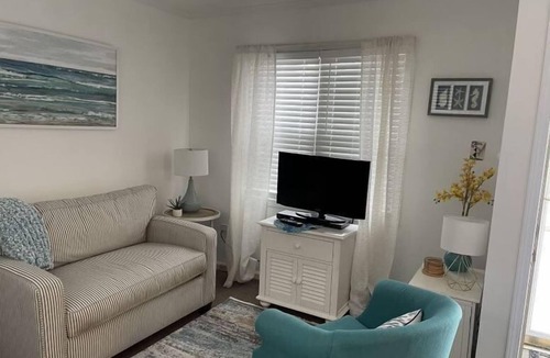 Morehead City House | Lighthouse Cottage DOG FRIENDLY -Historic District