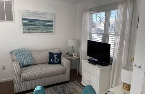 Morehead City House | Lighthouse Cottage DOG FRIENDLY -Historic District