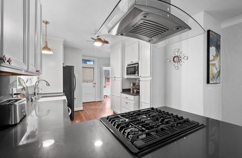 Chicago Condo | Lincoln Square Sunny 3BR-1Bath Condo – Family-Friendly, Walk to Everything!