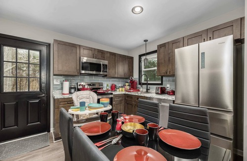 Sherrills Ford House | "Little Mountain Cottage" Near EPIC Mountain Creek Park w/Biking & Lake Norman