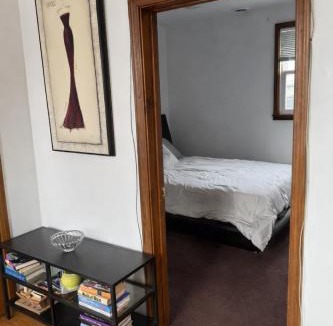 Bridgeport Apartment | Location! Location! 2bd 1bth spacious apartment!