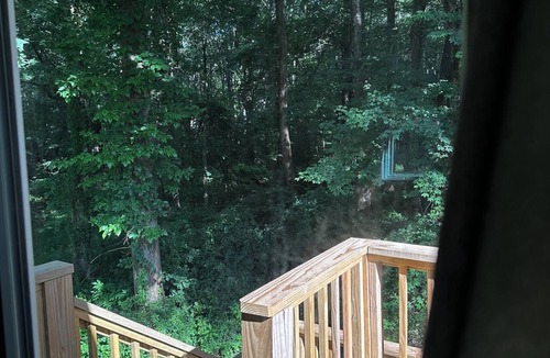 Saint Andrews Apartment | Loft studio in charming Sewanee! Directly on Mt Goat Trail minutes from downtown