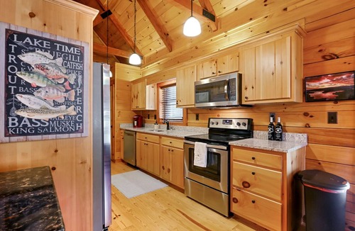 Salem Cabin | Log Cabin in the Foothills of the Blue Ridge Mountains, Lake Jocassee - Keowee