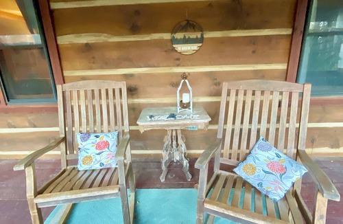 Horse Shoe Cabin | Log Cabin Mountain Retreat, 2-bedroom cabin in Mills River North Carolina
