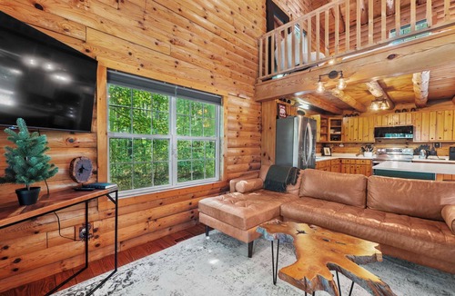 Monroe Cabin | Log Cabin Retreat in Monroe