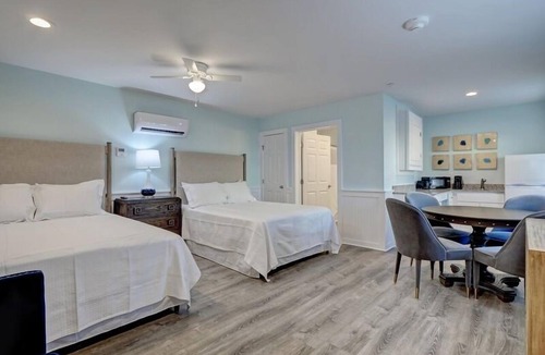 Surf City Hotel | Loggerhead Inn & Suites - Two Queen Suite in hotel in Surf City, North Carolina