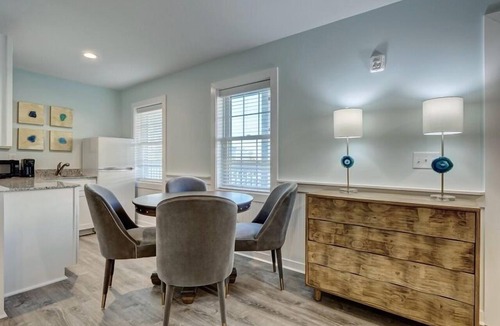 Surf City Hotel | Loggerhead Inn & Suites - Two Queen Suite in hotel in Surf City, North Carolina