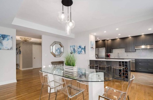 Downtown Chicago Condo | Longterm living in Chicago: 3BR Luxury Lakefront@Oak St Beach-pool, gym, decks