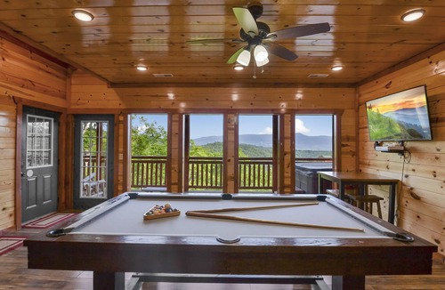 Sevierville Cabin | Lookout Lodge ~ Indoor Pool, Hot Tub & Mountain Views!