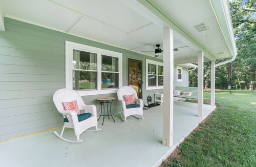 Rising Fawn House | Lookout Mtn. Escape w/Fire Pit & 1 Acre Level Lawn- Mins to Cloudland Canyon
