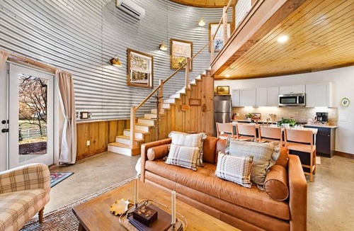 Lookout Valley Neighborhood Association House | Lookout Silo with Mountain Views & Hot Tub