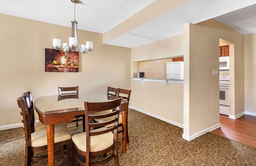 Berkeley Hotel | Lots of Activities to Enjoy! 2 Units, Indoor & Outdoor Pools, Free Parking