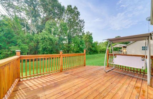 Highview House | Louisville Home w/Large Yard: 15 Mi to Downtown!