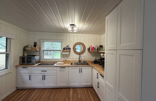 Oscoda Cottage | Lovango Hideaway Beach Resort-4 cottages with private beach on Lake Huron!