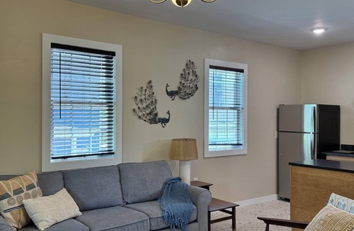 New Bern Apartment | Lovely 1-bedroom MCM apartment with AC near downtown New Bern