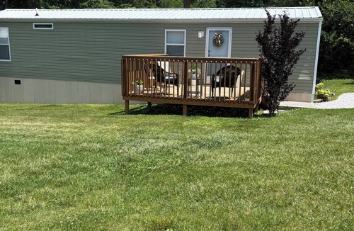 Corbin House | Lovely 2-bedroom mobile home with AC in Corbin. Only .4 miles from Laurel Lake.