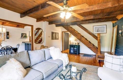 Benton House | Lovely Gilbertsville Cabin w/Patio, 4 Mi to Water