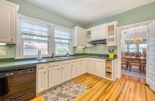 Lake Junaluska House | Lovely lakefront home with fireplace, pool, tennis, fast WiFi, & washer/dryer