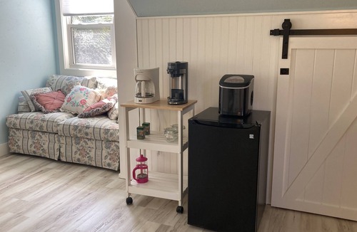 Aiken Apartment | Lovely large upstairs studio apartment near golf & horse events