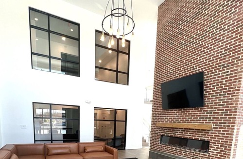 Richmond Apartment | Lovely Luxury Apartment W/Patio Near VCU & VUU - Minutes away from Downtown
