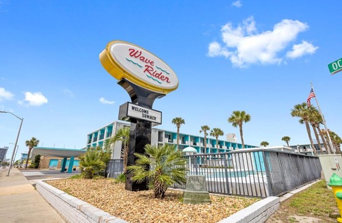 Myrtle Beach Apartment | Lovely Pool Front Studio