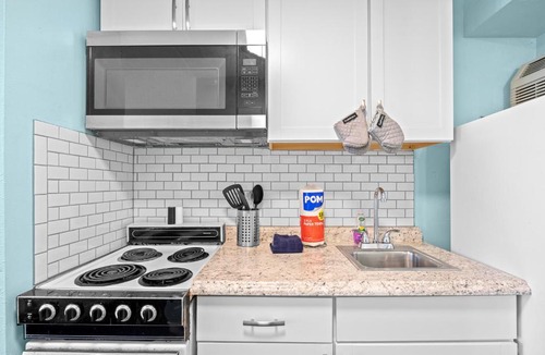 Myrtle Beach Apartment | Lovely Pool Front Studio