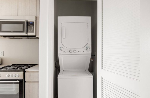 South Loop Apartment | Lovely South Loop 1BR w/Pool, Gym & Spa, nr Grant Park, by Blueground