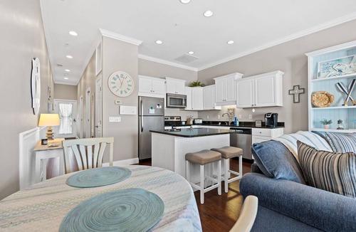 Southport Condo | Lucy's Gift: Spacious balcony overlooking the intercoastal waterway