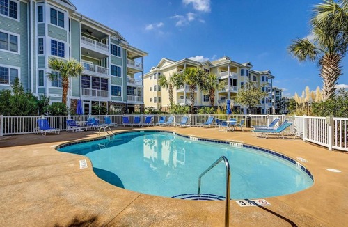 Central Myrtle Beach Apartment | Luster Leaf 201