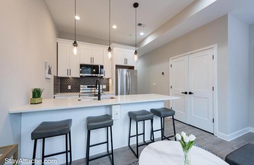 Southeast Apartment | LUX 2BR Apartment in DC with Patio