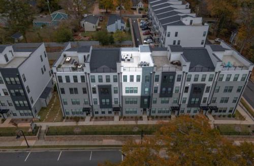 Wake Forest House | Lux Downtown Condo Rooftop Terrace EV Charger!